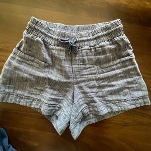 Athleta 100% Linen Shorts, light blue with texture Size 10